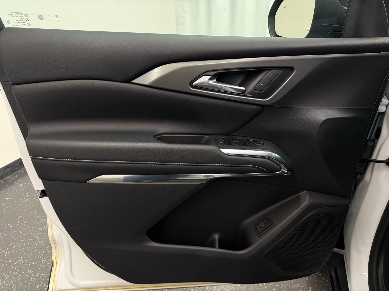 Used 2024 Chevrolet Traverse LS image 9