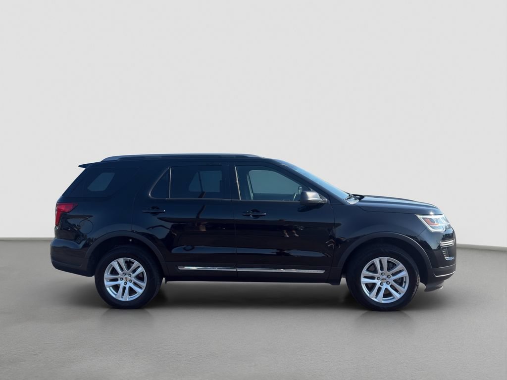 Used 2018 Ford Explorer XLT AWD/4WD image 7