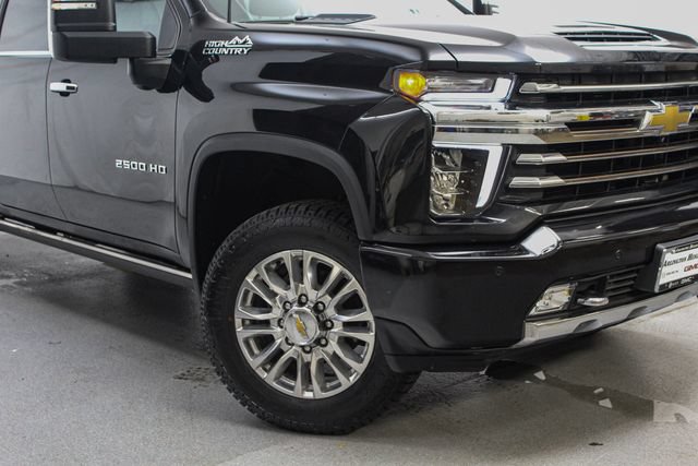 Used 2023 Chevrolet Silverado 2500 High Country AWD/4WD image 3
