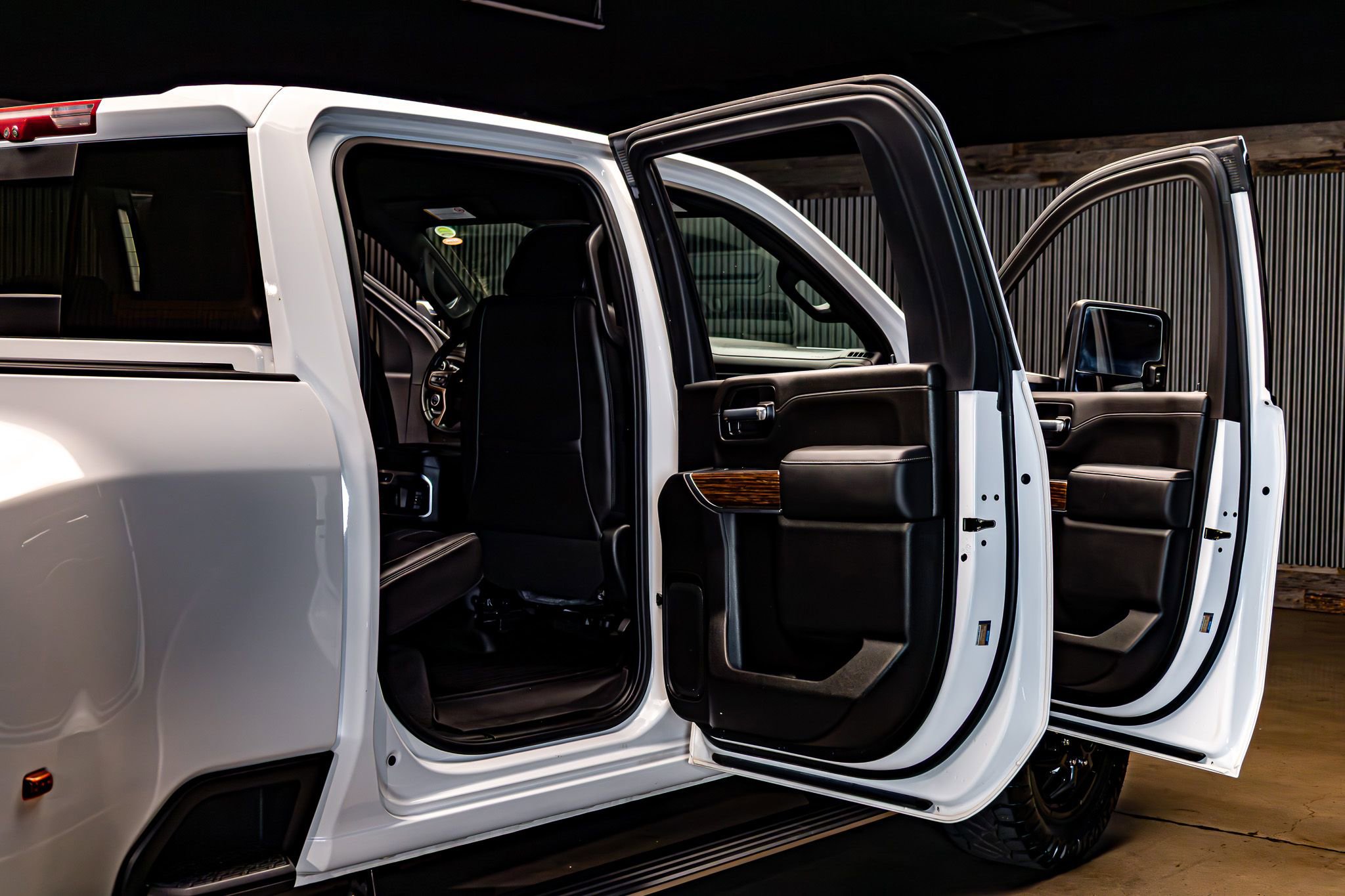 Used 2023 Chevrolet Silverado 3500 High Country image 32