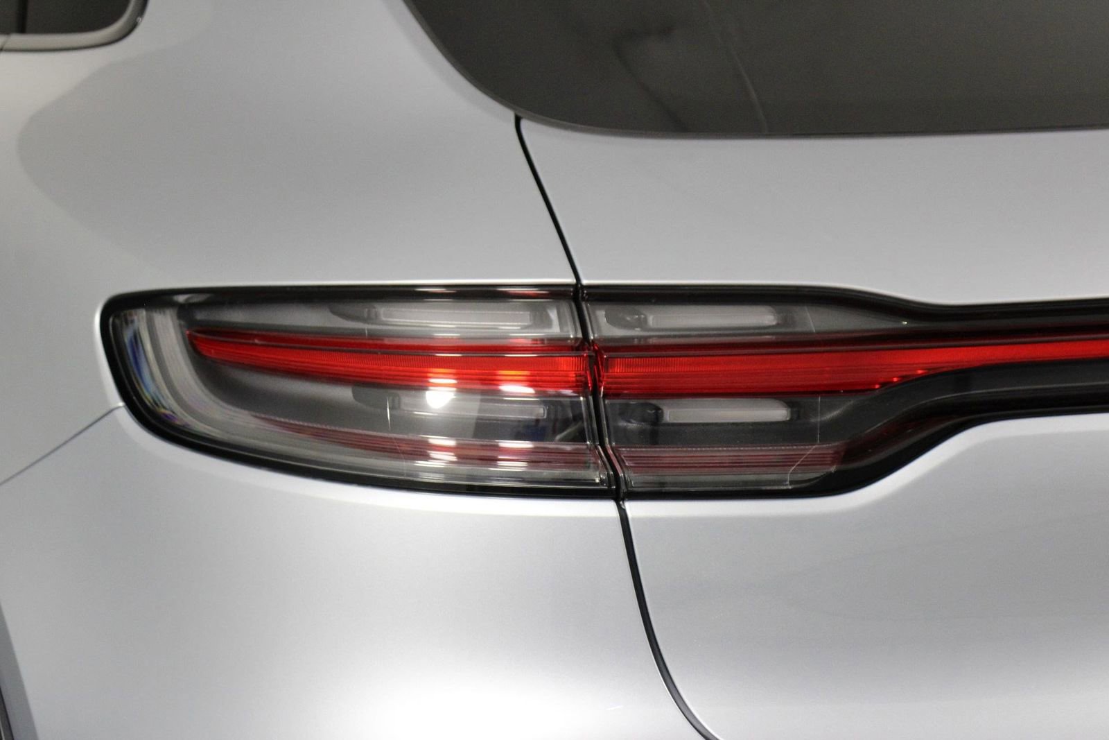 Certified 2026 Porsche Macan Turbo AWD/4WD image 21