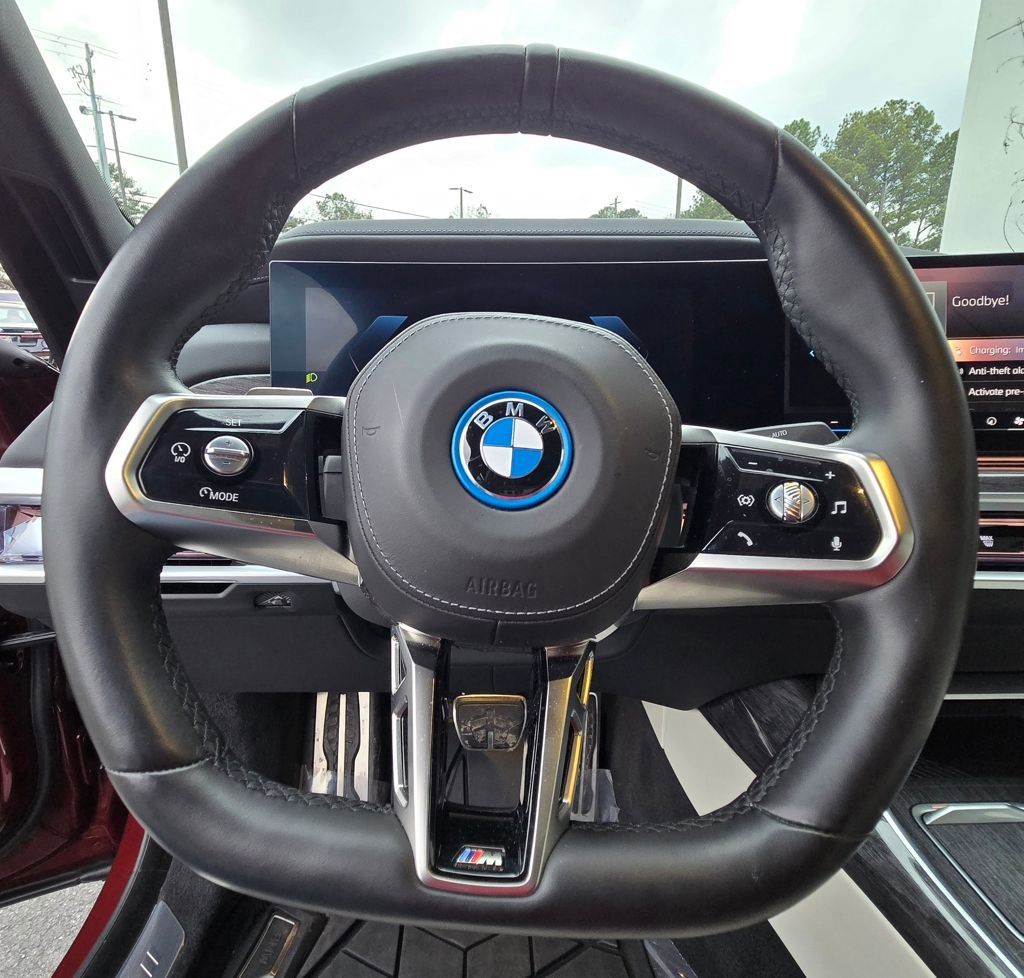 Used 2023 BMW i7 xDrive60 image 23
