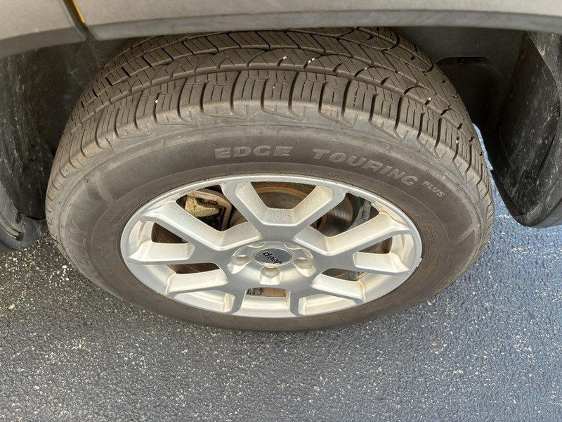 Used 2023 Jeep Renegade Latitude AWD/4WD image 9