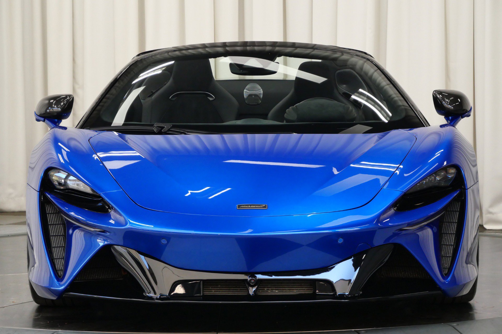 Used 2025 McLaren Artura Spider image 4