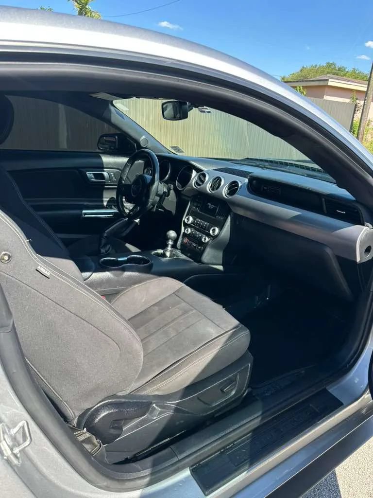 Used 2020 Ford Mustang GT w/ Black Accent Package RWD image 9