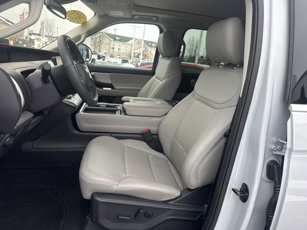 Used 2025 Ford Expedition Active image 10