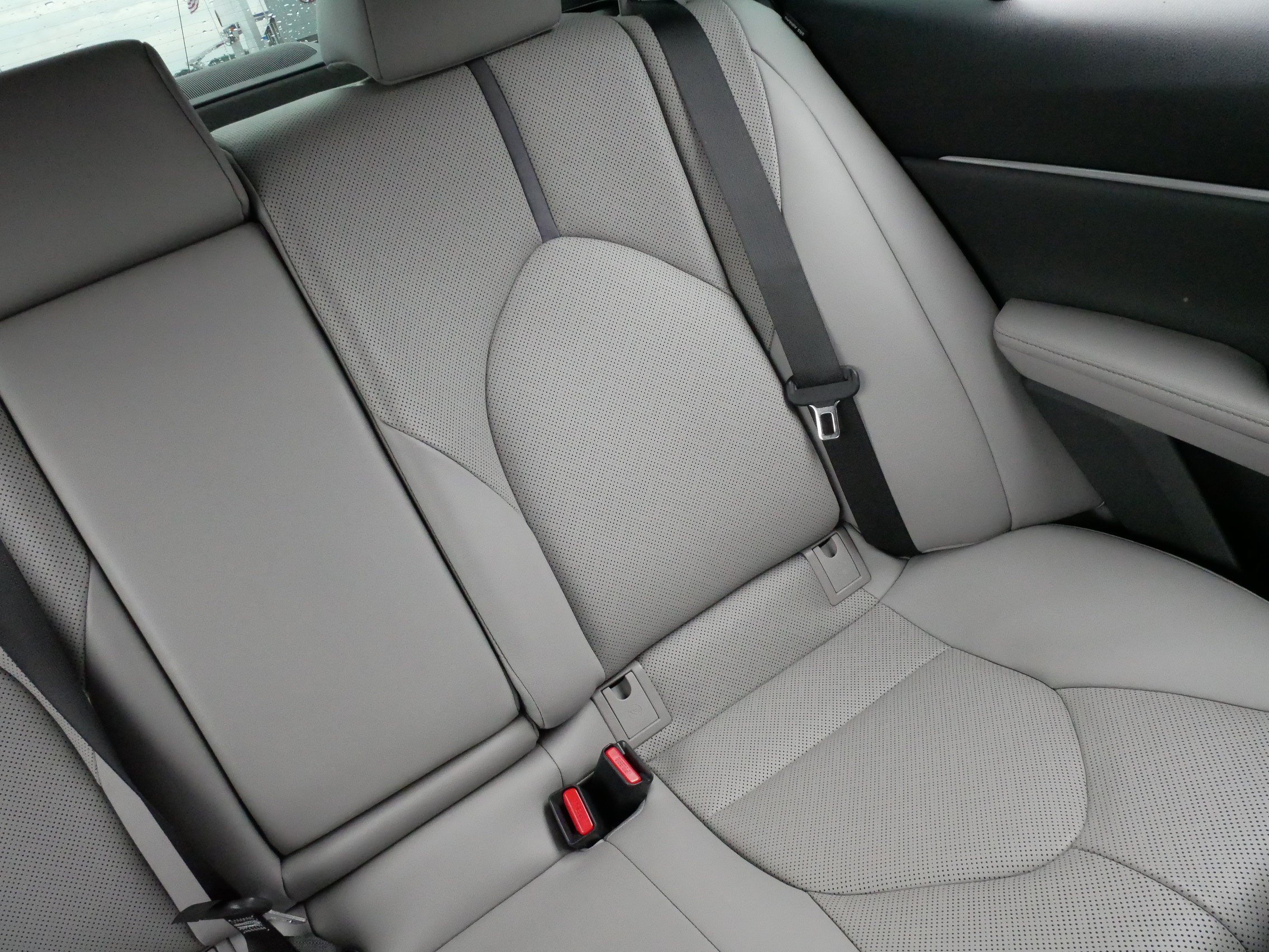 Used 2021 Toyota Camry XLE w/ Navigation Package FWD image 14