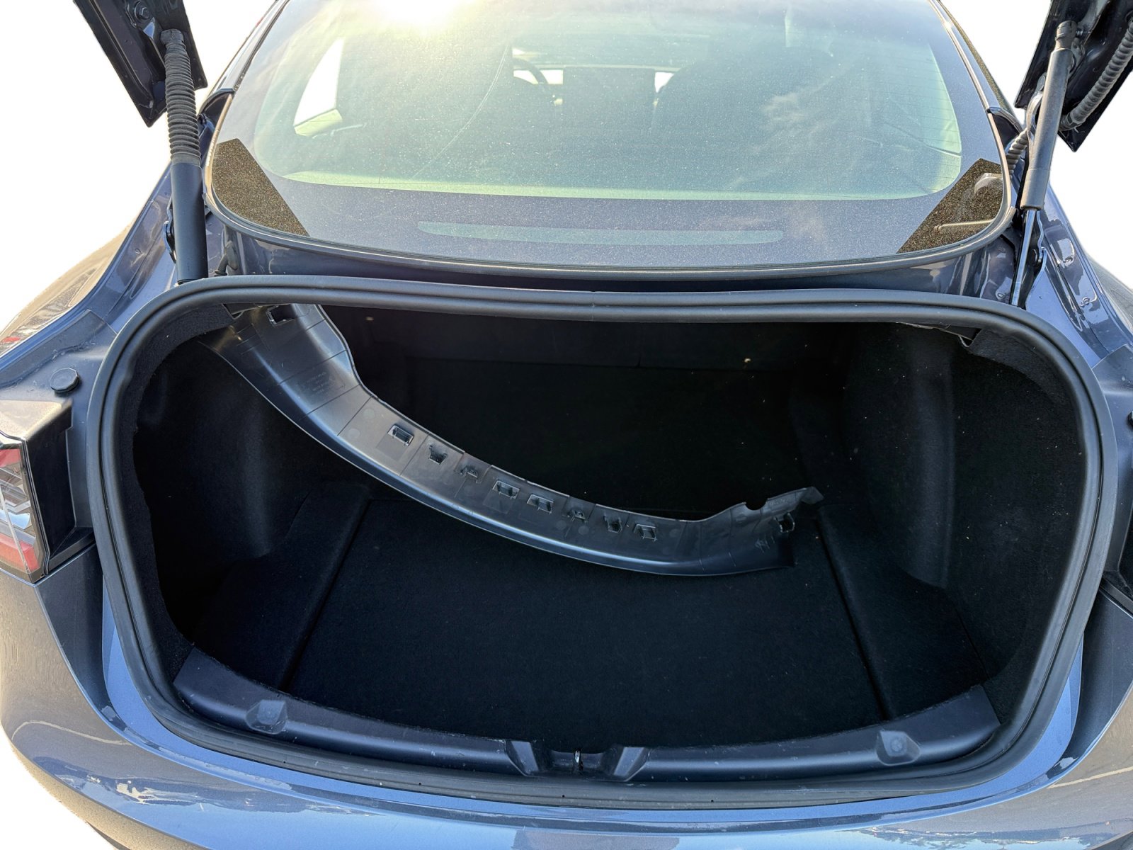 Used 2023 Tesla Model 3 Standard Range image 17
