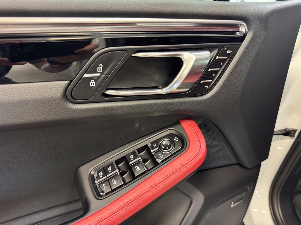 Certified 2025 Porsche Macan w/ Premium Package Plus AWD/4WD image 15