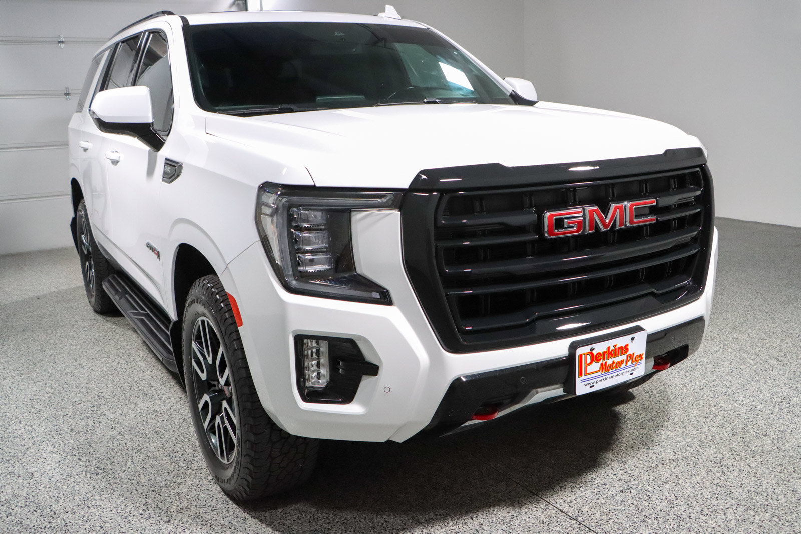 Used 2024 GMC Yukon AT4 AWD/4WD image 5