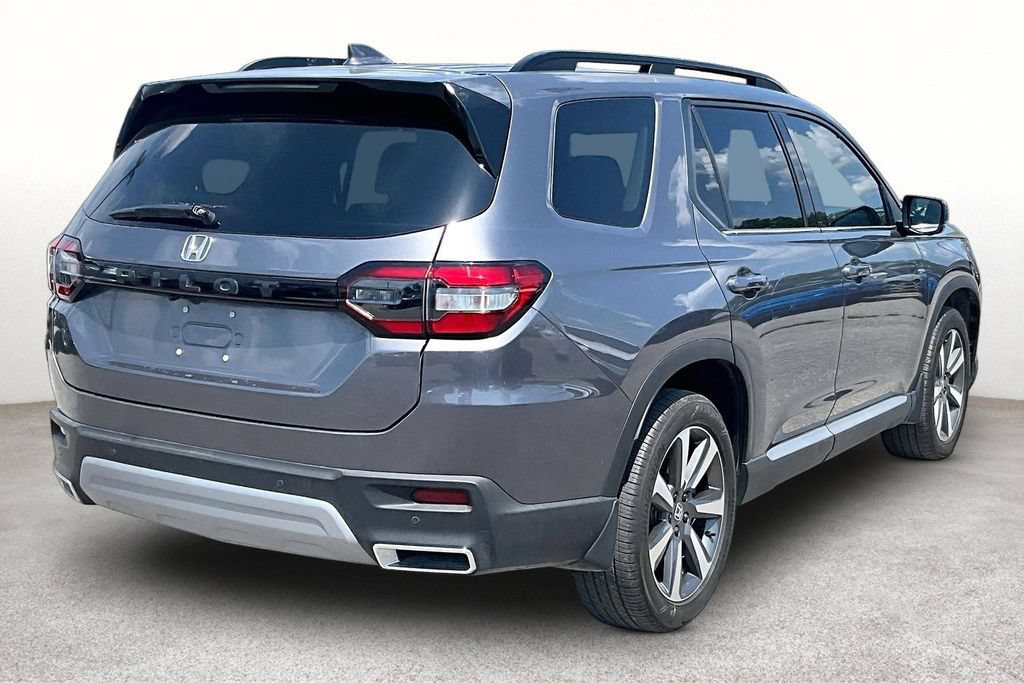 Used 2025 Honda Pilot Elite image 2