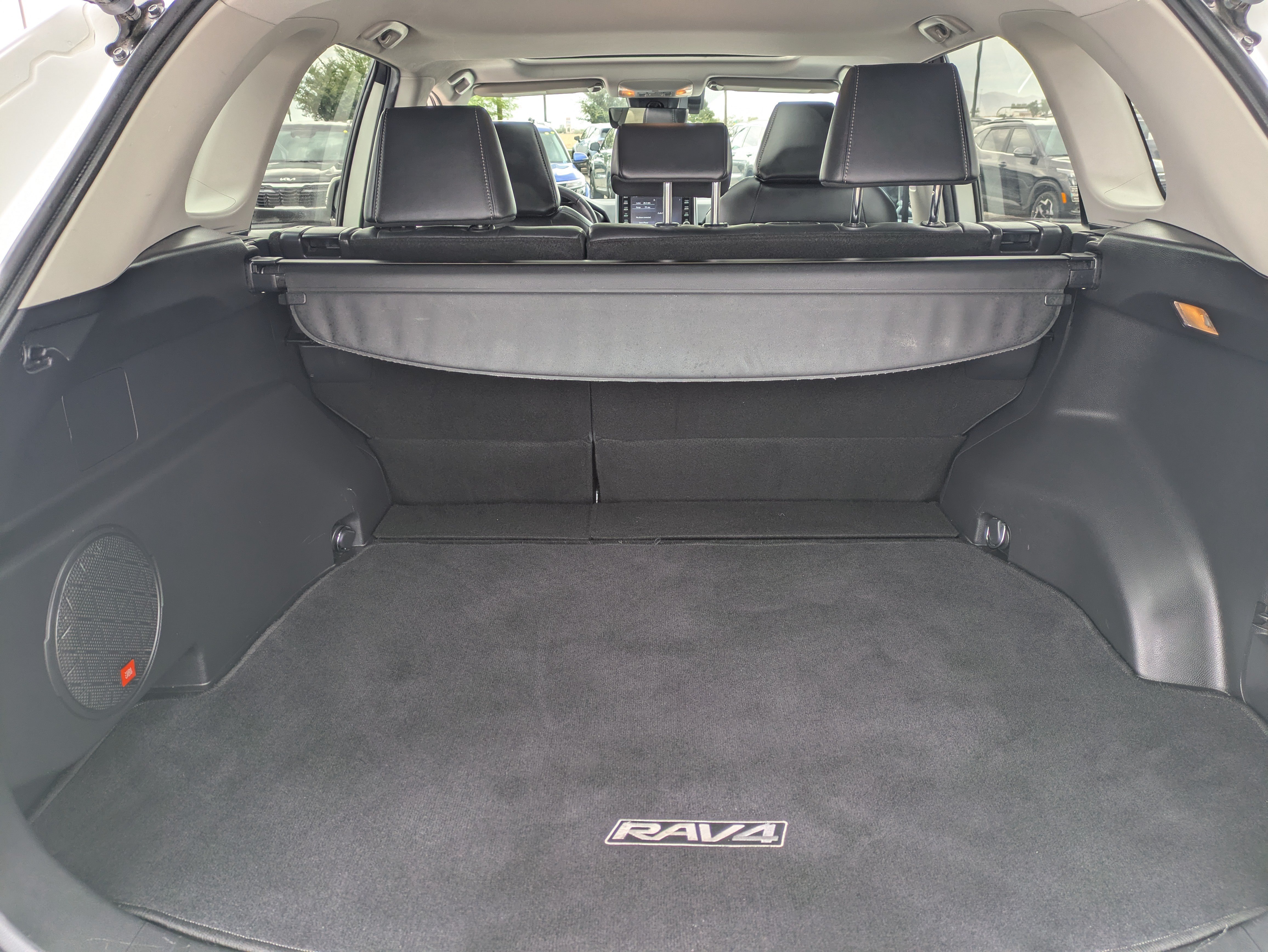 Used 2021 Toyota RAV4 XLE Premium FWD image 10