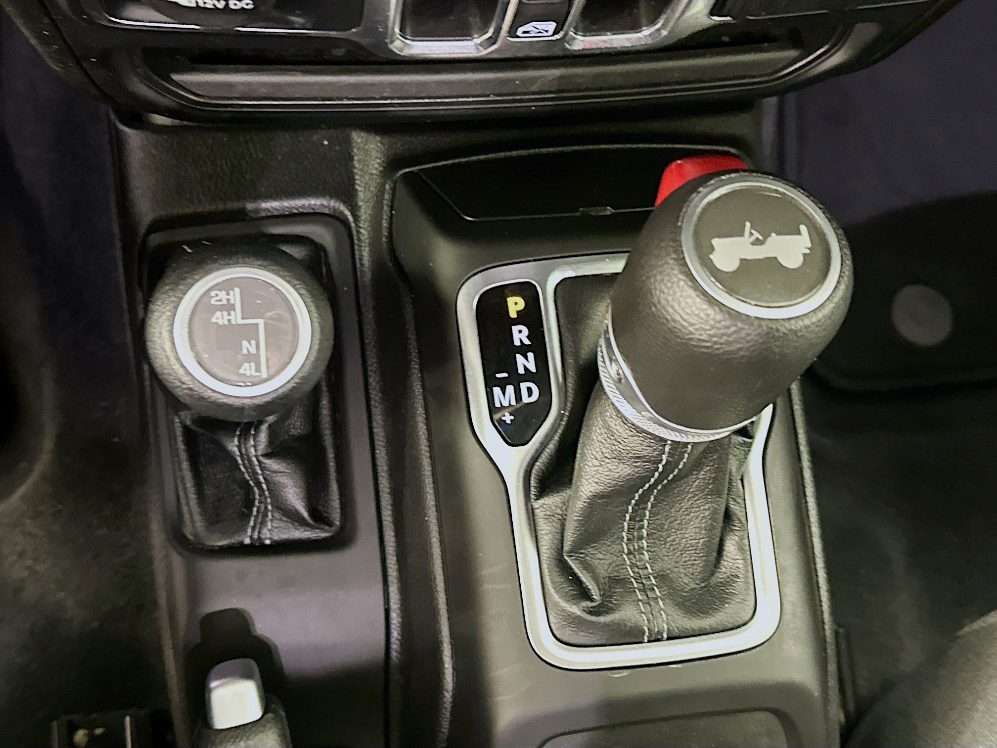 Used 2025 Jeep Wrangler Sahara image 25