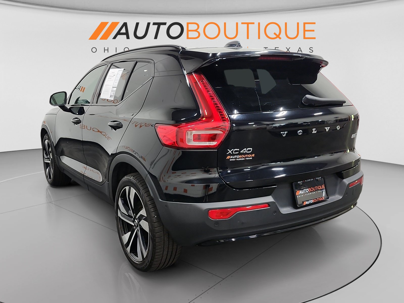 Used 2023 Volvo XC40 B5 Ultimate w/ Protection Package Premier AWD/4WD image 3