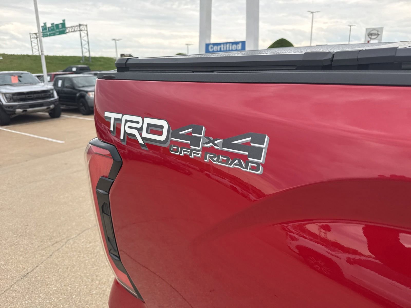 Used 2026 Toyota Tundra Platinum w/ TRD Off-Road Package AWD/4WD image 6