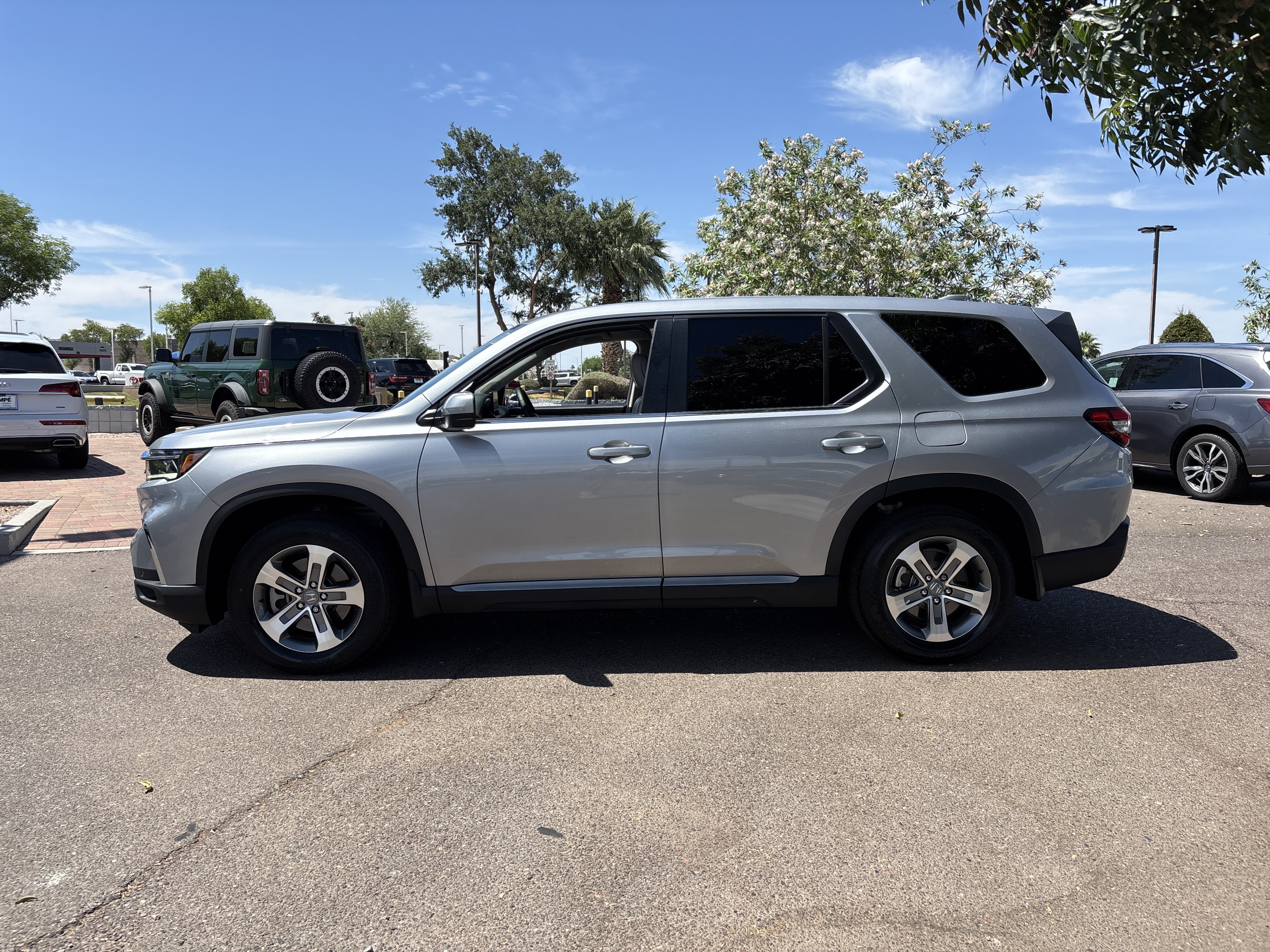 Used 2024 Honda Pilot EX-L image 3