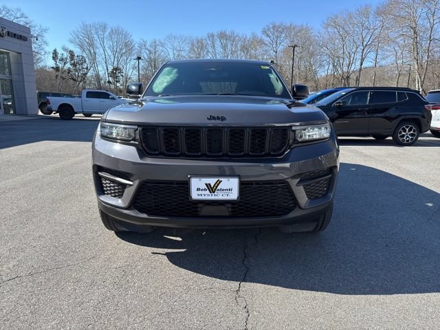 Used 2023 Jeep Grand Cherokee Altitude AWD/4WD image 2