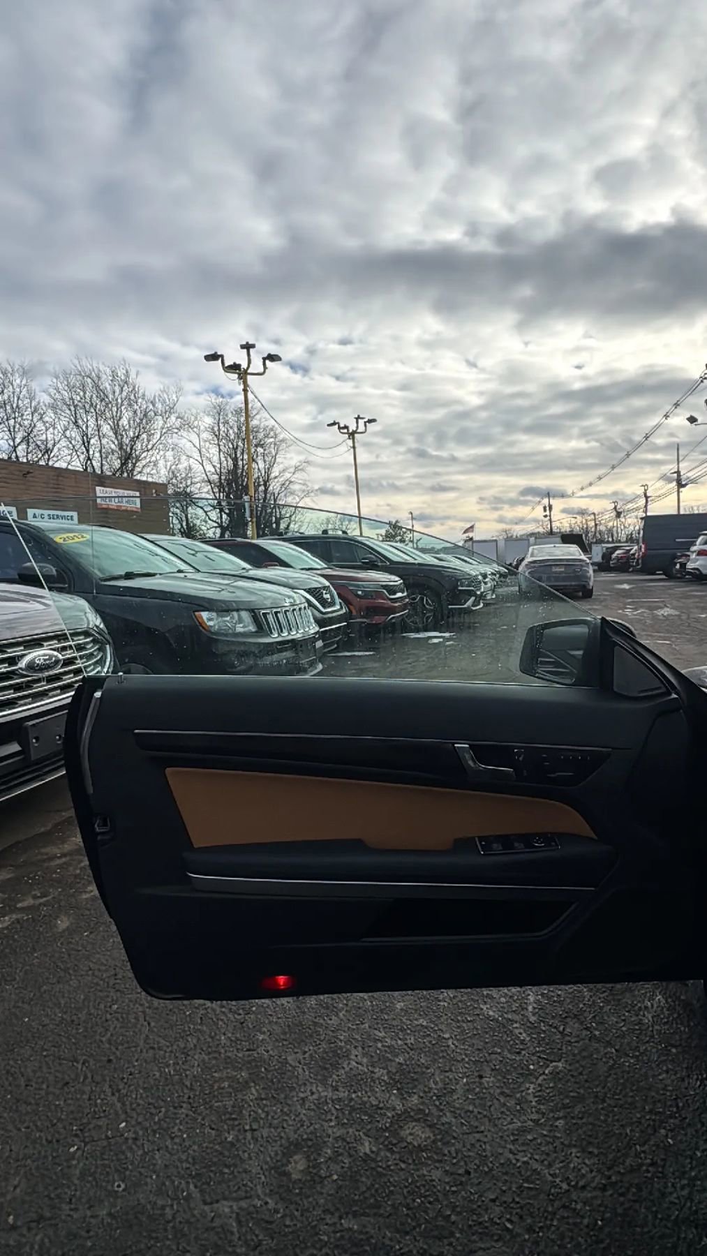 Used 2012 Mercedes-Benz E 550 Coupe w/ Driver Assistance Pkg image 9