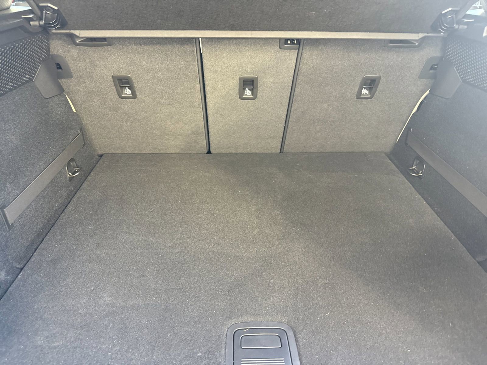 Used 2025 Porsche Macan 4 Electric image 17