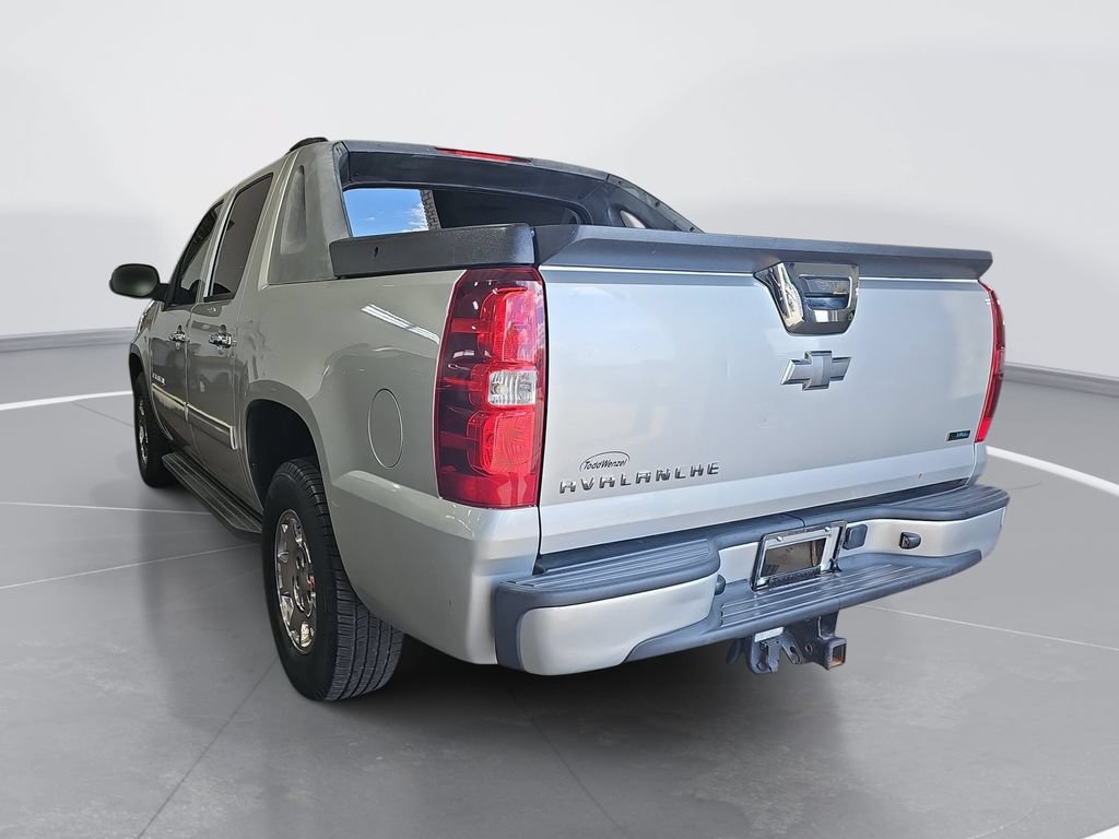Used 2011 Chevrolet Avalanche LS RWD image 6