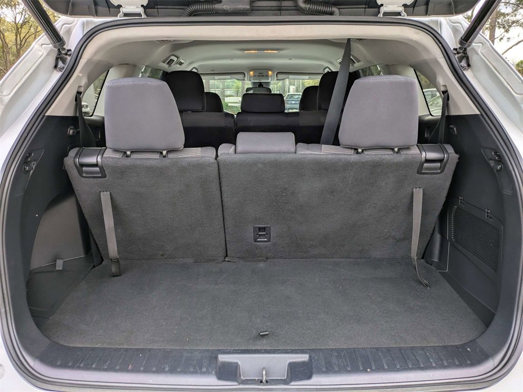 Used 2022 Toyota Highlander LE image 12
