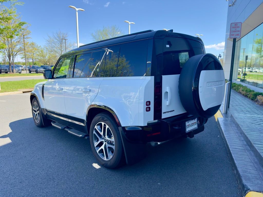 Used 2025 Land Rover Defender 110 X-Dynamic SE image 6