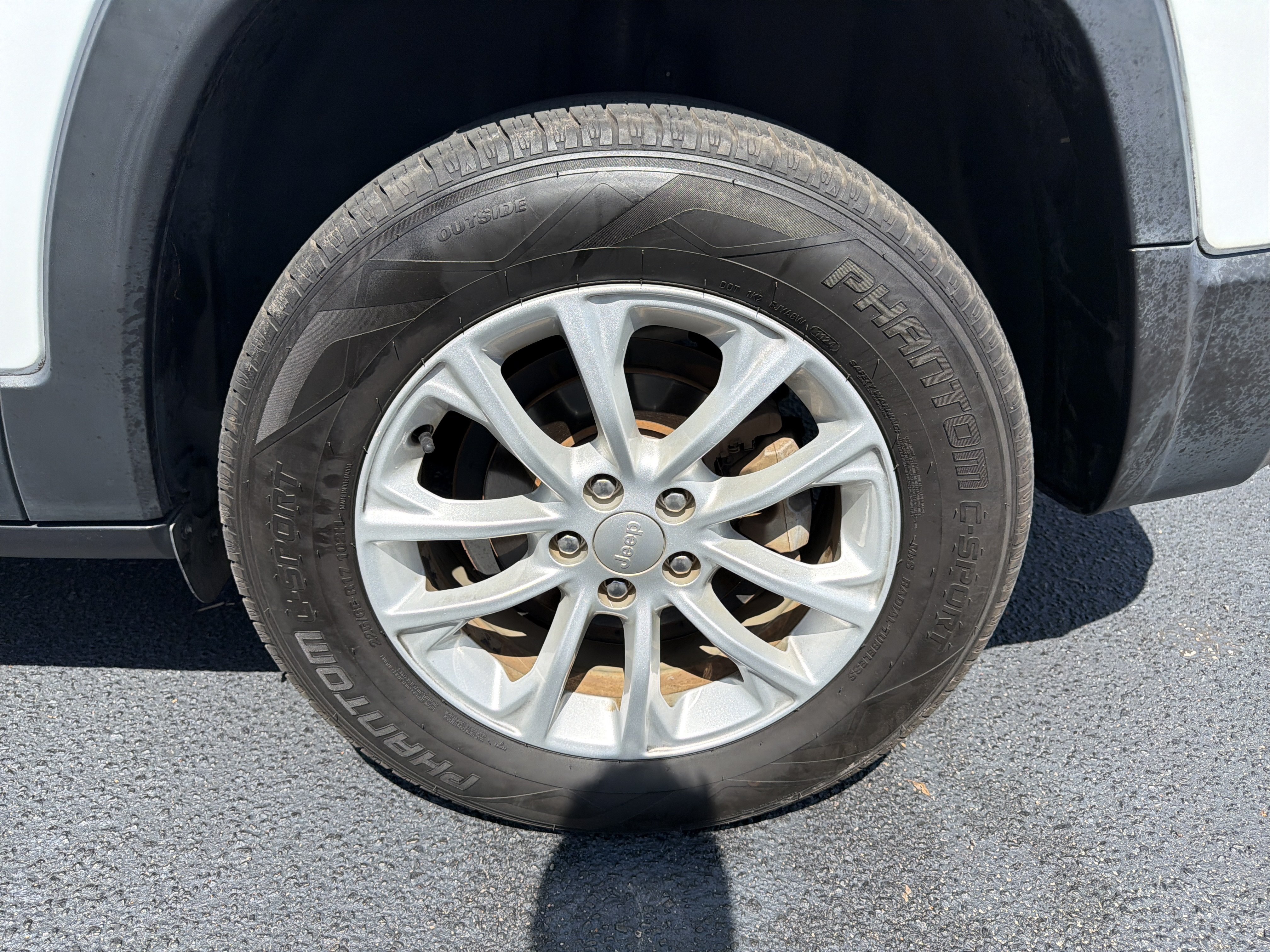 Used 2021 Jeep Cherokee Latitude FWD image 14