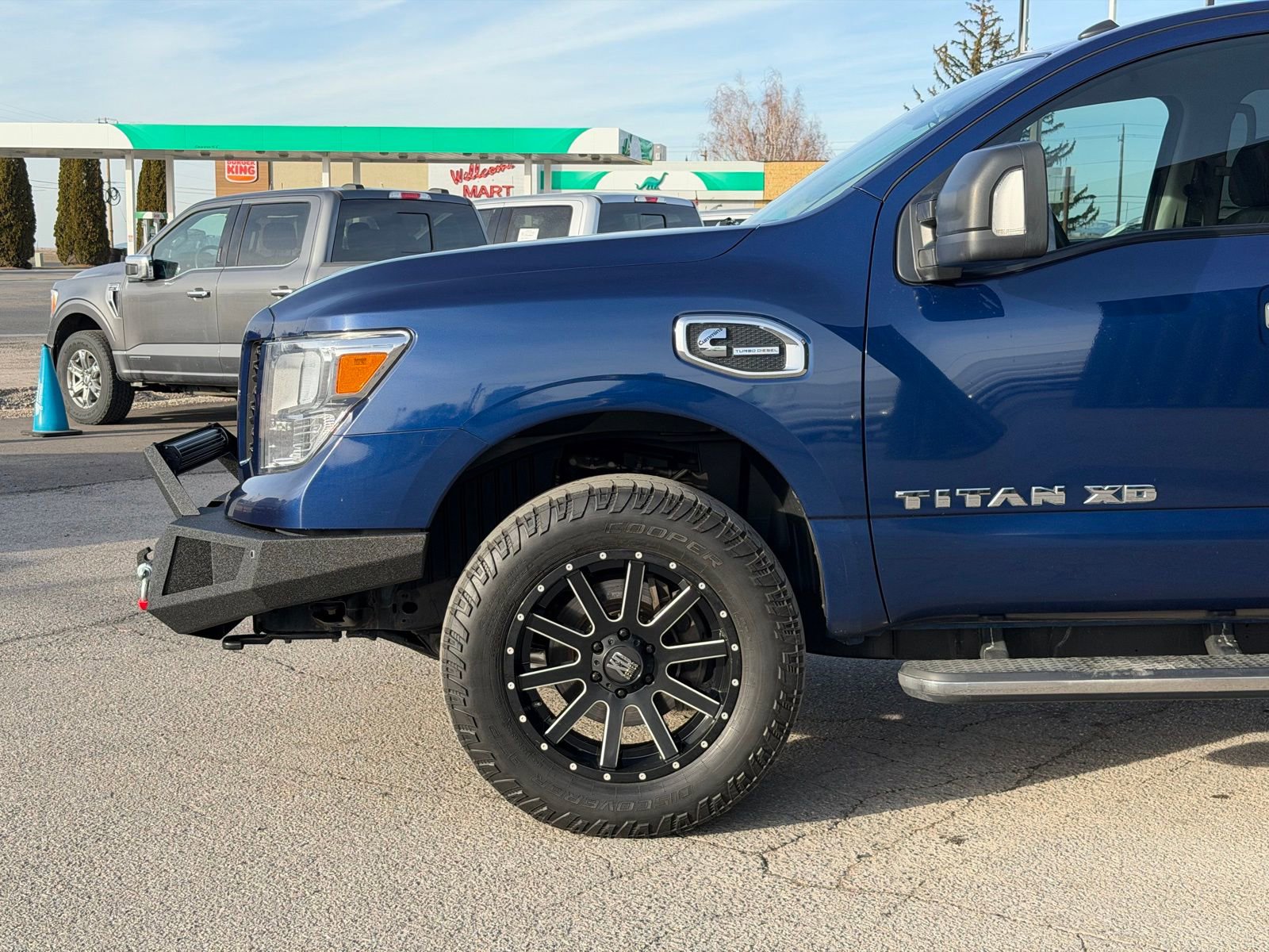 Used 2019 Nissan Titan SV w/ SV Convenience Package image 11