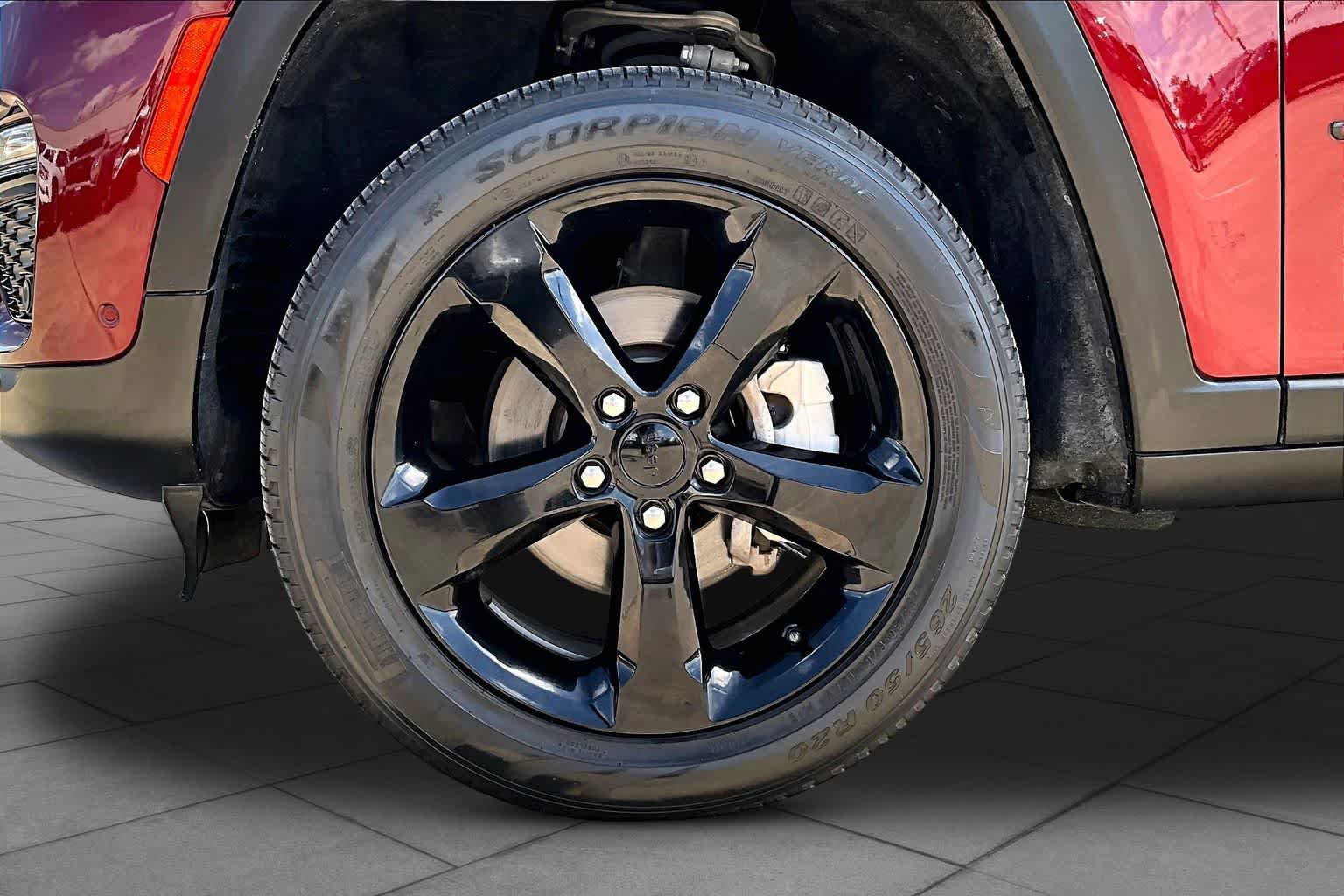 Used 2023 Jeep Grand Cherokee Limited w/ Luxury Tech Group II AWD/4WD image 11