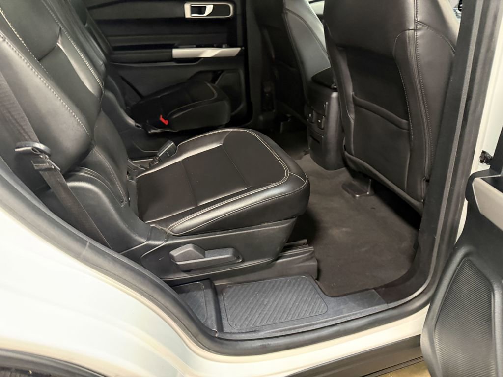 Used 2022 Ford Explorer XLT w/ Equipment Group 202A AWD/4WD image 65