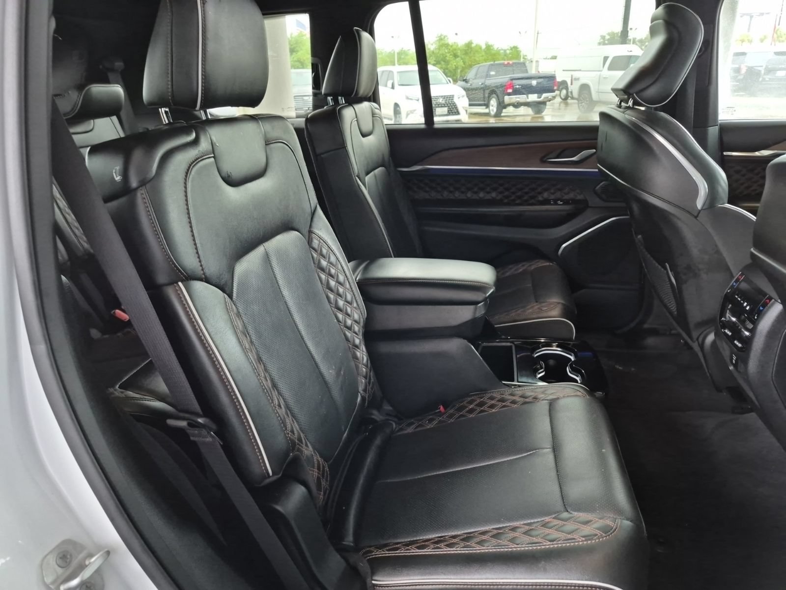 Used 2023 Jeep Grand Cherokee L Summit w/ High Altitude Package AWD/4WD image 8
