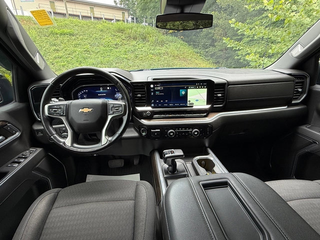 Used 2022 Chevrolet Silverado 1500 LT AWD/4WD image 11