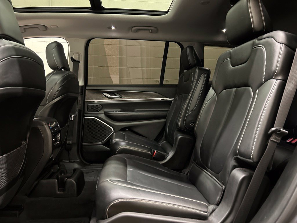 Used 2021 Jeep Grand Cherokee L Limited AWD/4WD image 9