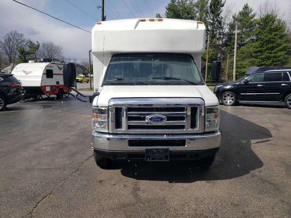 Used 2015 Ford E-350 and Econoline 350 Super Duty image 2