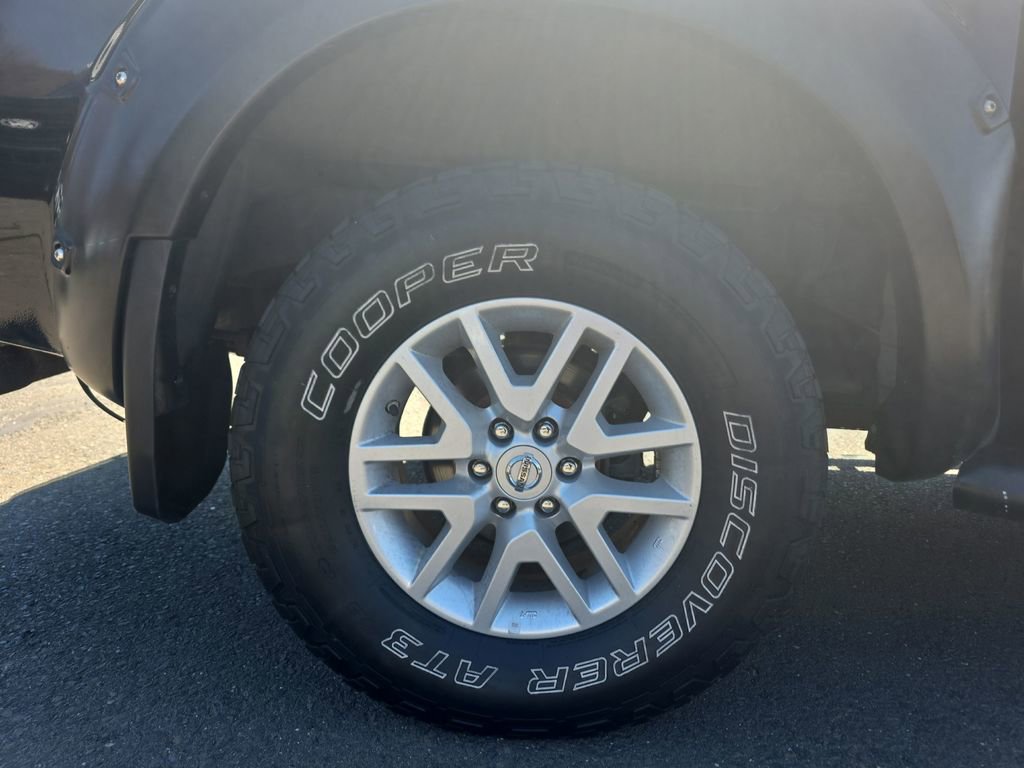 Used 2018 Nissan Frontier SV image 12