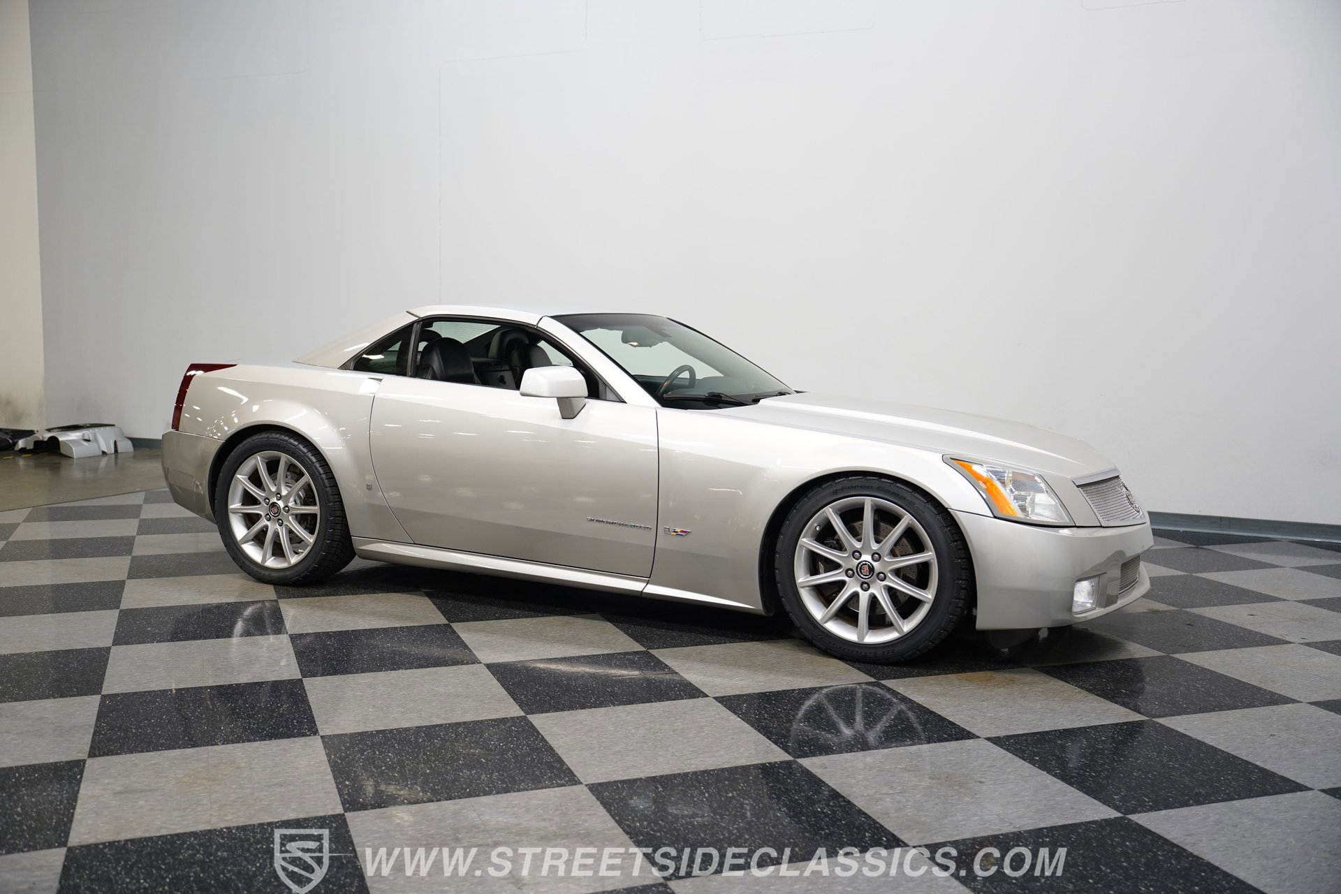 Used 2006 Cadillac XLR V image 15