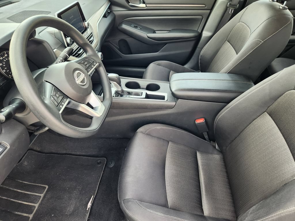 Used 2025 Nissan Altima 2.5 SV FWD image 13