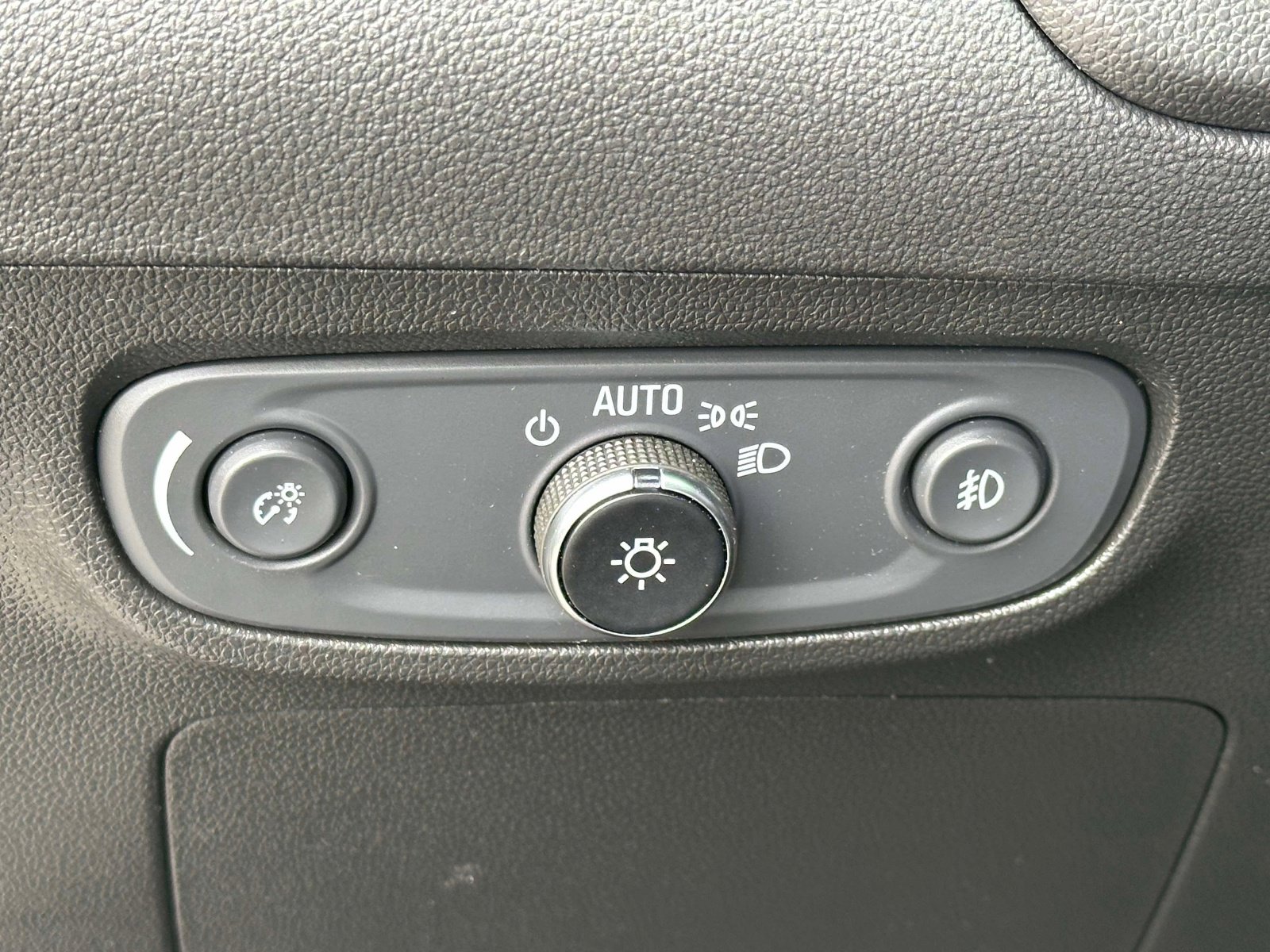 Used 2023 Buick Encore GX Preferred w/ Cold Weather Comfort Package AWD/4WD image 19