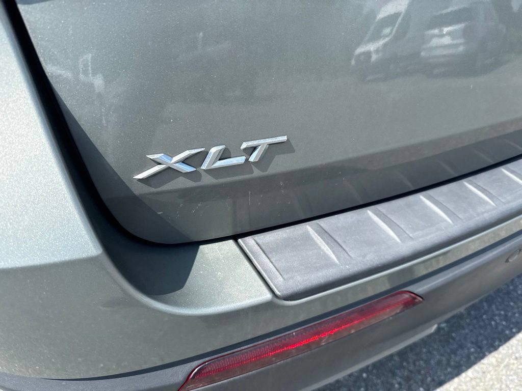 Used 2020 Ford Explorer XLT w/ Equipment Group 202A AWD/4WD image 8