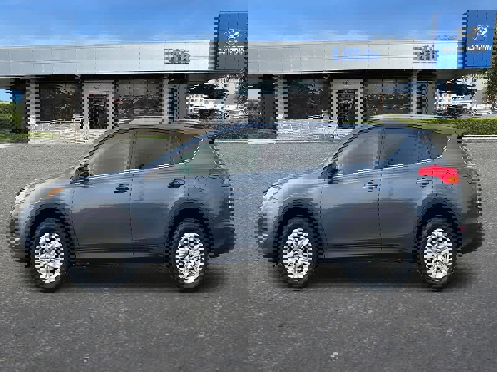 Used 2013 Toyota RAV4 LE image 6