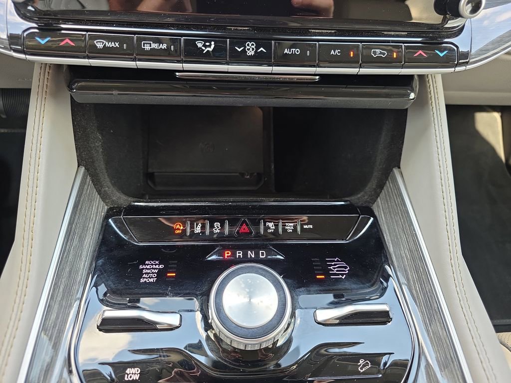 Used 2022 Jeep Wagoneer Series III w/ Flexible Seating Group image 27