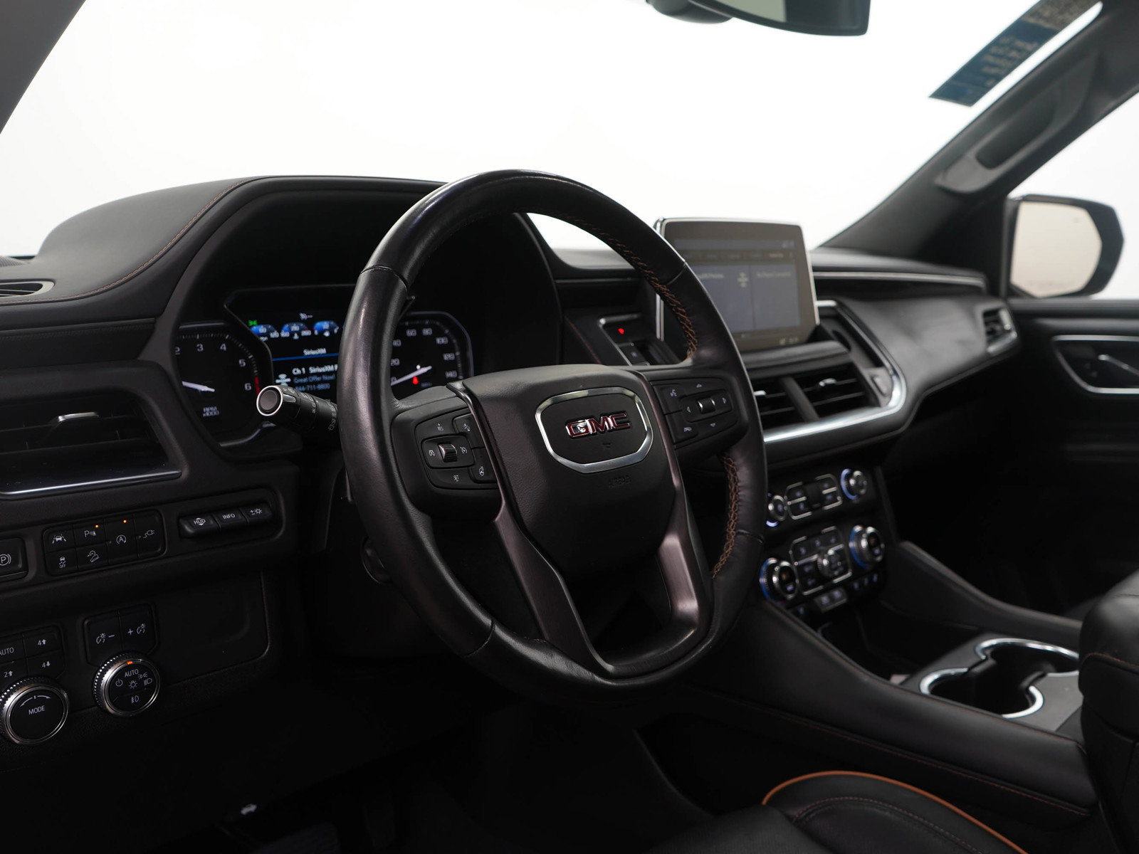 Used 2021 GMC Yukon XL AT4 w/ Technology Package image 18