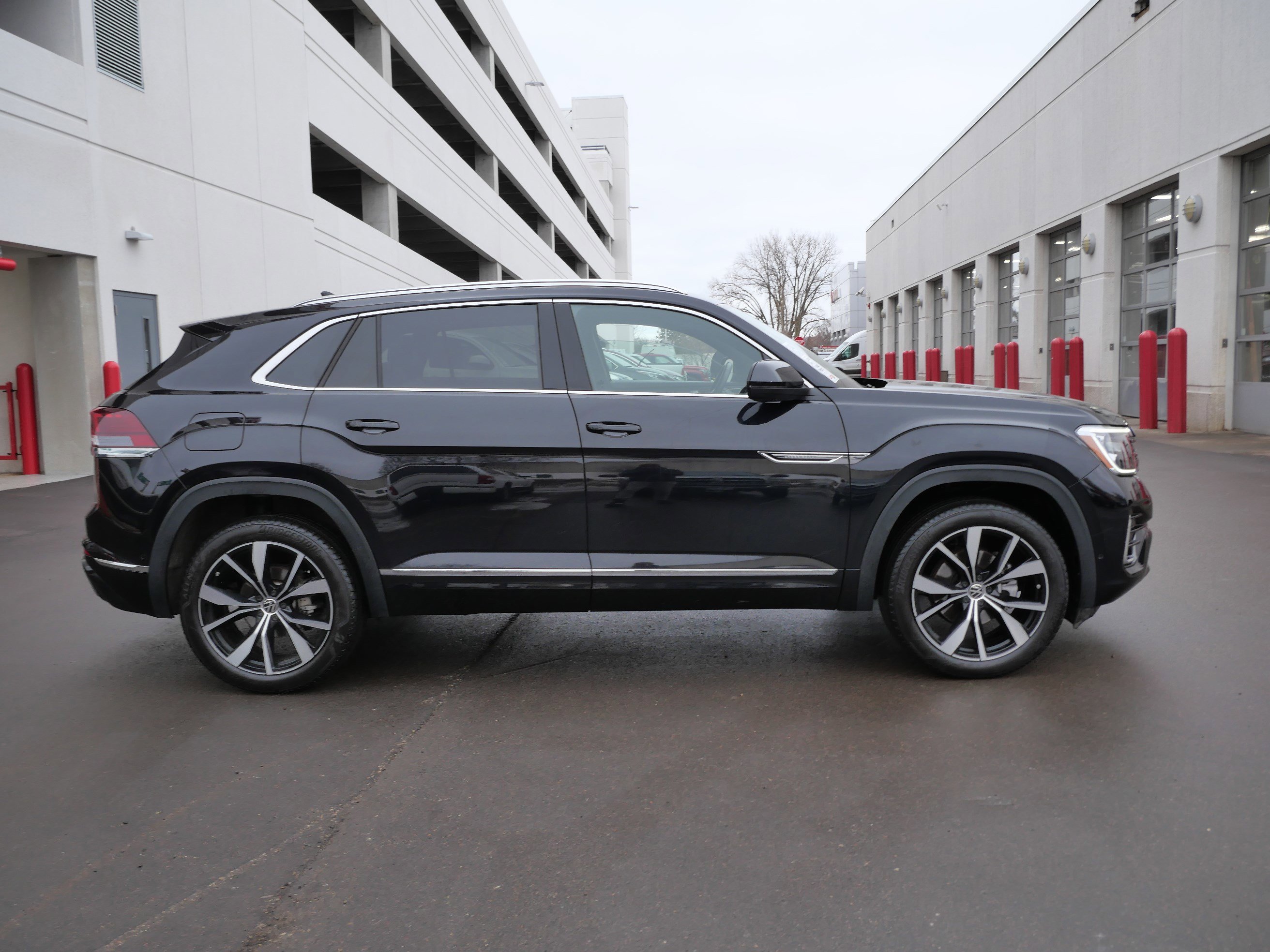 Used 2024 Volkswagen Atlas Cross Sport SEL Premium R-Line image 16