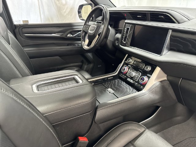 Used 2024 GMC Yukon Denali w/ Advanced Technology Package AWD/4WD image 35