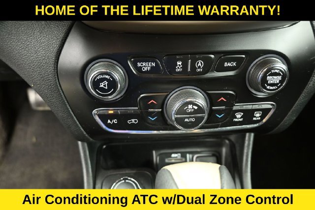 Used 2015 Jeep Cherokee Latitude w/ Comfort/Convenience Group AWD/4WD image 23