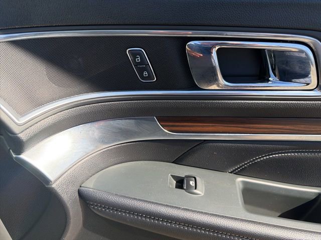 Used 2017 Ford Explorer Limited image 16