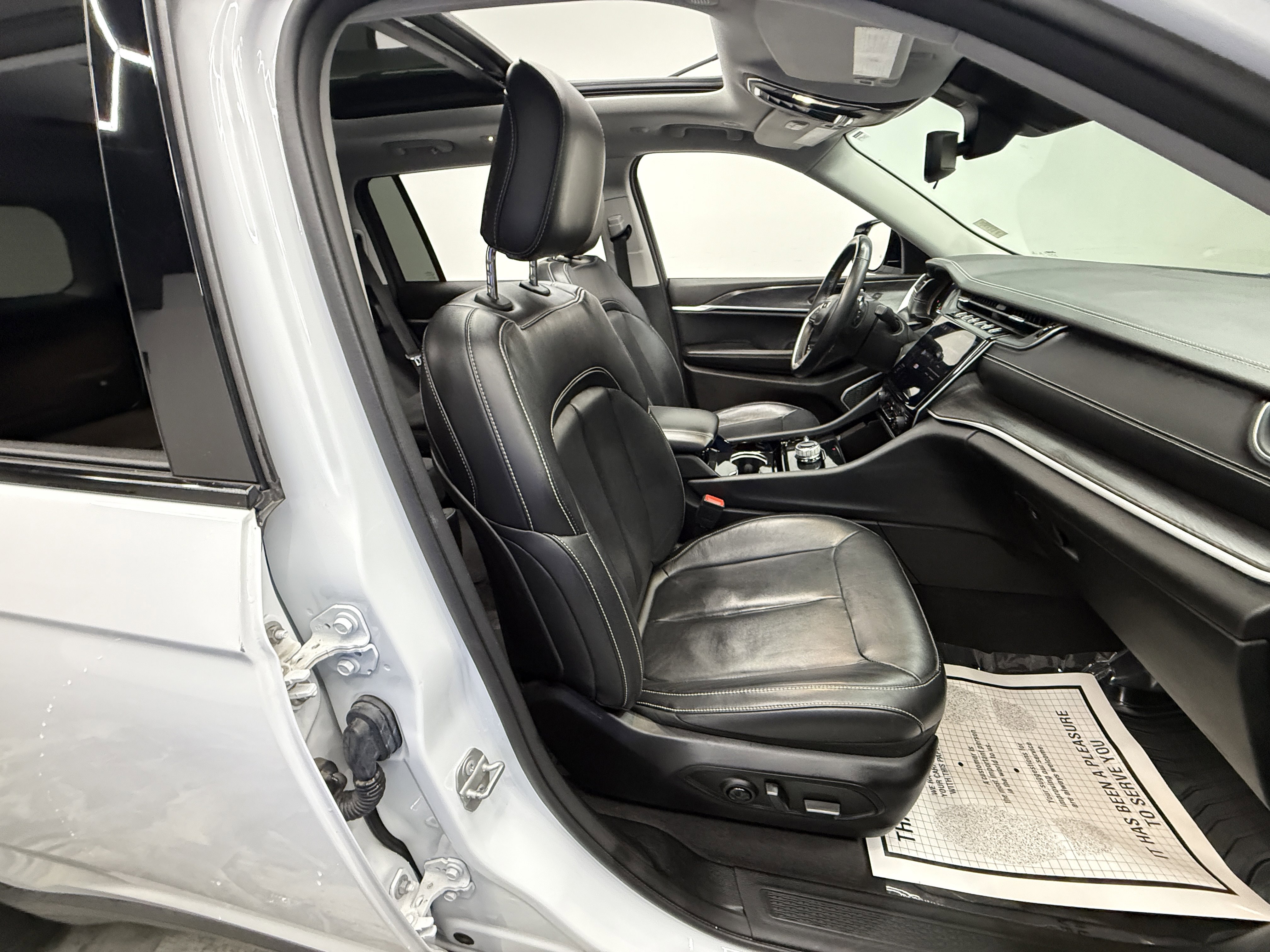 Used 2021 Jeep Grand Cherokee L Limited w/ Luxury Tech Group II image 24