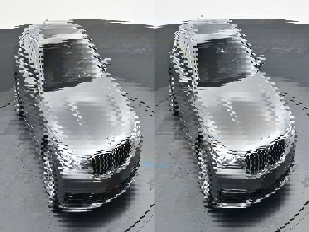 Used 2018 BMW 740i RWD image 25