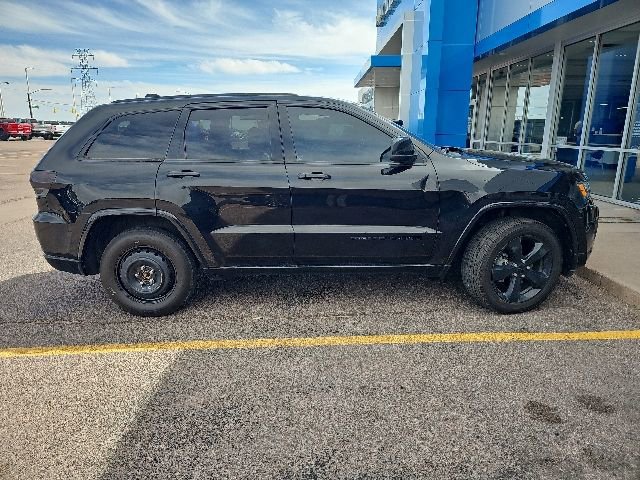 Used 2015 Jeep Grand Cherokee Altitude AWD/4WD image 2