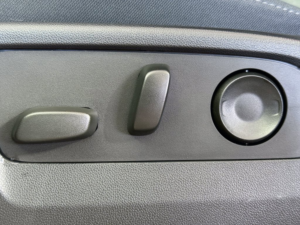 Used 2022 Chevrolet Silverado 1500 LT image 26